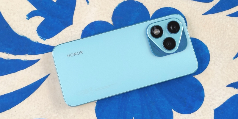 Обзор Honor 400 Lite — доступного и тонкого смартфона, на котором удивительно комфортно играть